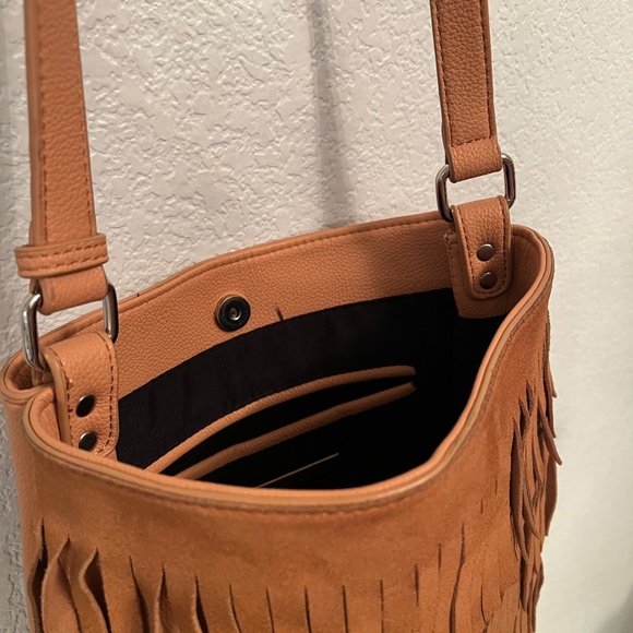 Street Level Fringe Shoulder Bag Tan - Picture 3 of 6